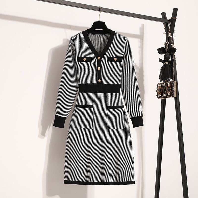 （下单非图片款）常规褶皱V领七分袖秋季连衣裙