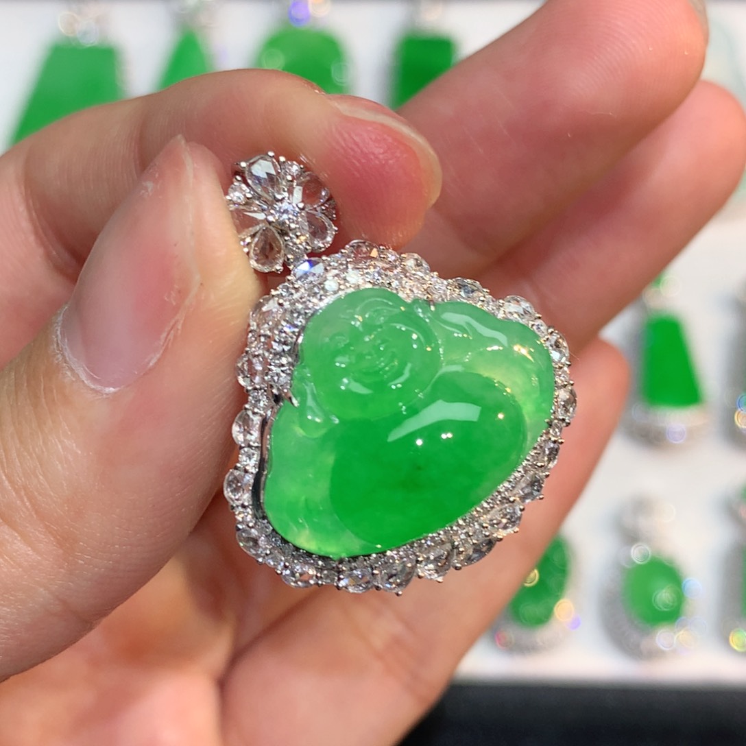 翡翠颈饰18K金镶嵌初*翡翠