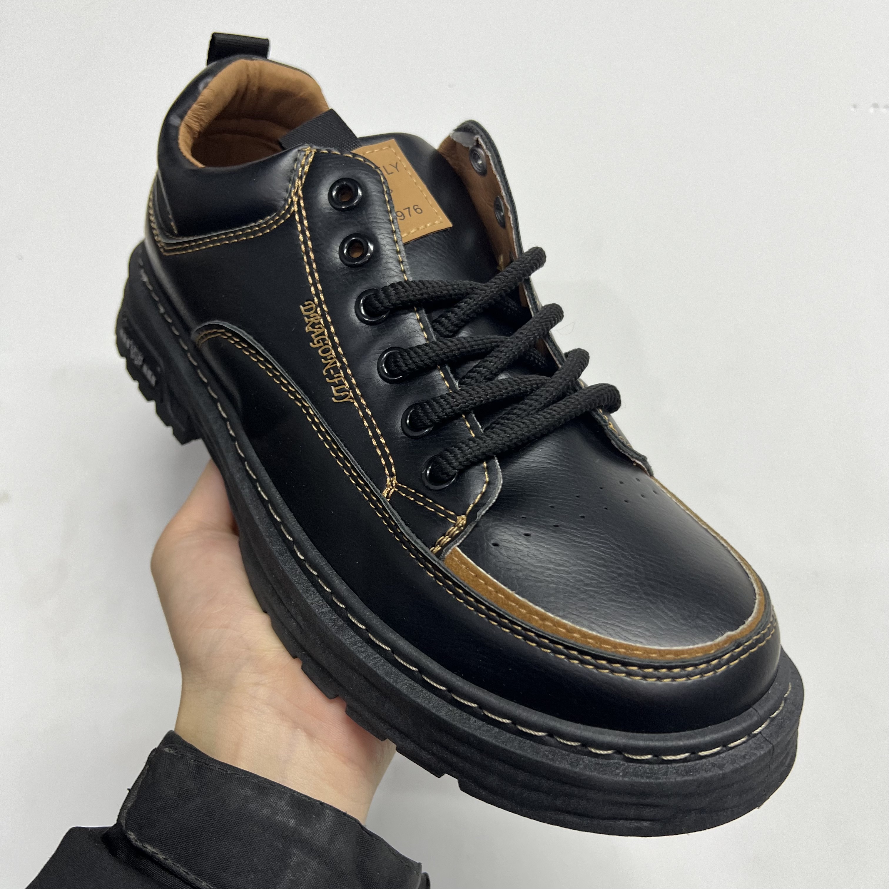 ZQT032断码真皮男鞋（样鞋稍有磨损轻微瑕疵介意勿拍！）