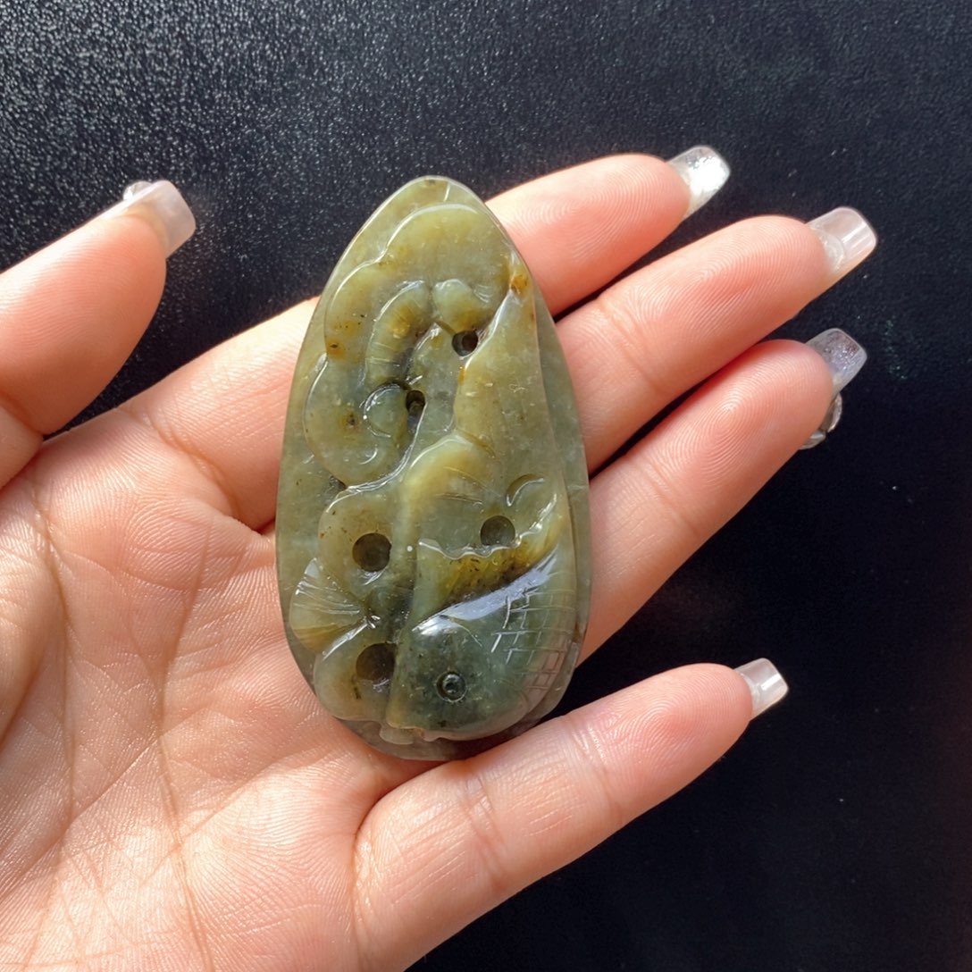 蛇纹石玉颈饰未镶嵌