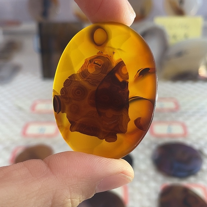 鲸***哥玛瑙/玉髓未镶嵌颈饰