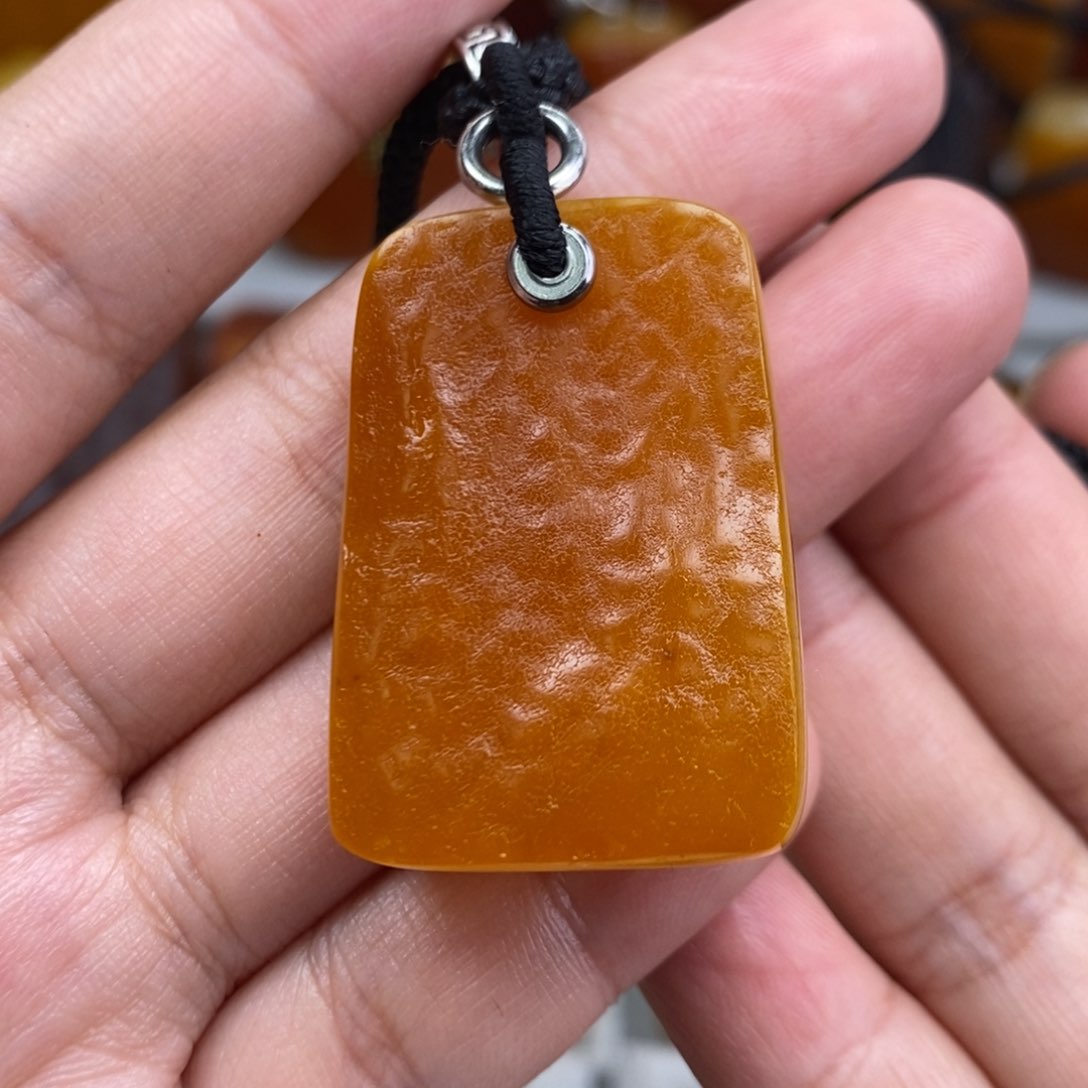 琥珀吊坠(赠链)未镶嵌