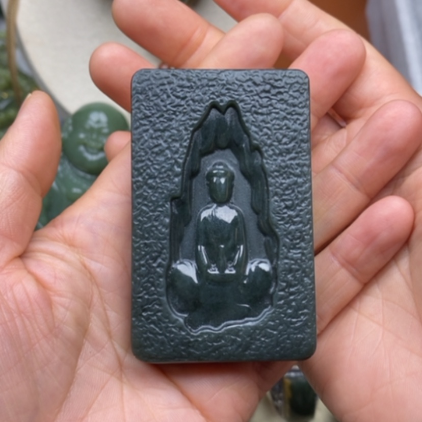 【闪购商品】未镶嵌岫岩河磨玉（透闪石质玉）挂件轻**月