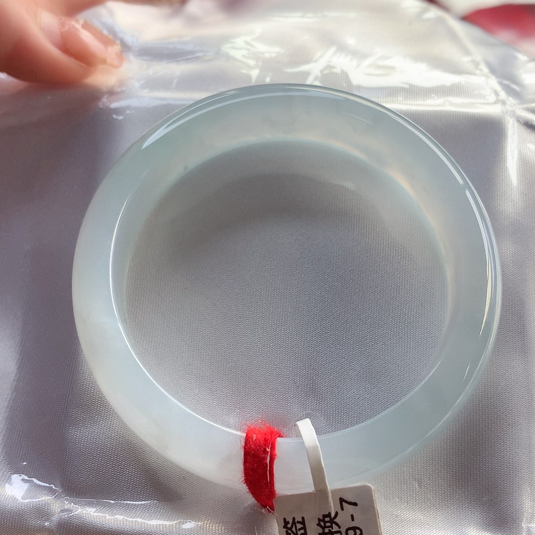 翡翠手镯未镶嵌天然翡翠55-56浅蓝色晴蓝水满色老坑料推荐