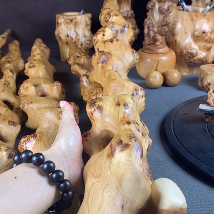 柏木（崖柏）用****2崖柏榴疤