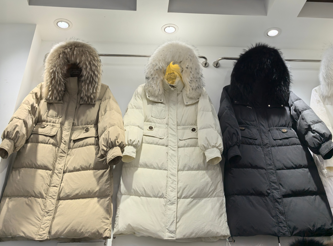 2024年小尤欧版女装真毛领长款