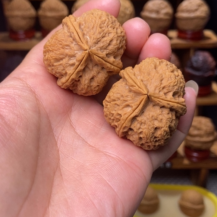 文玩核桃吊坠天狼三棱13