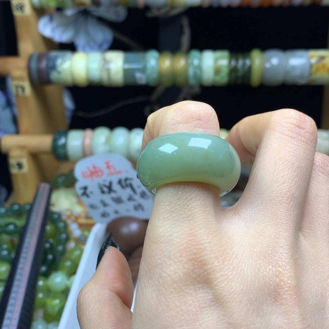 蛇纹石玉未镶嵌戒指糖***多