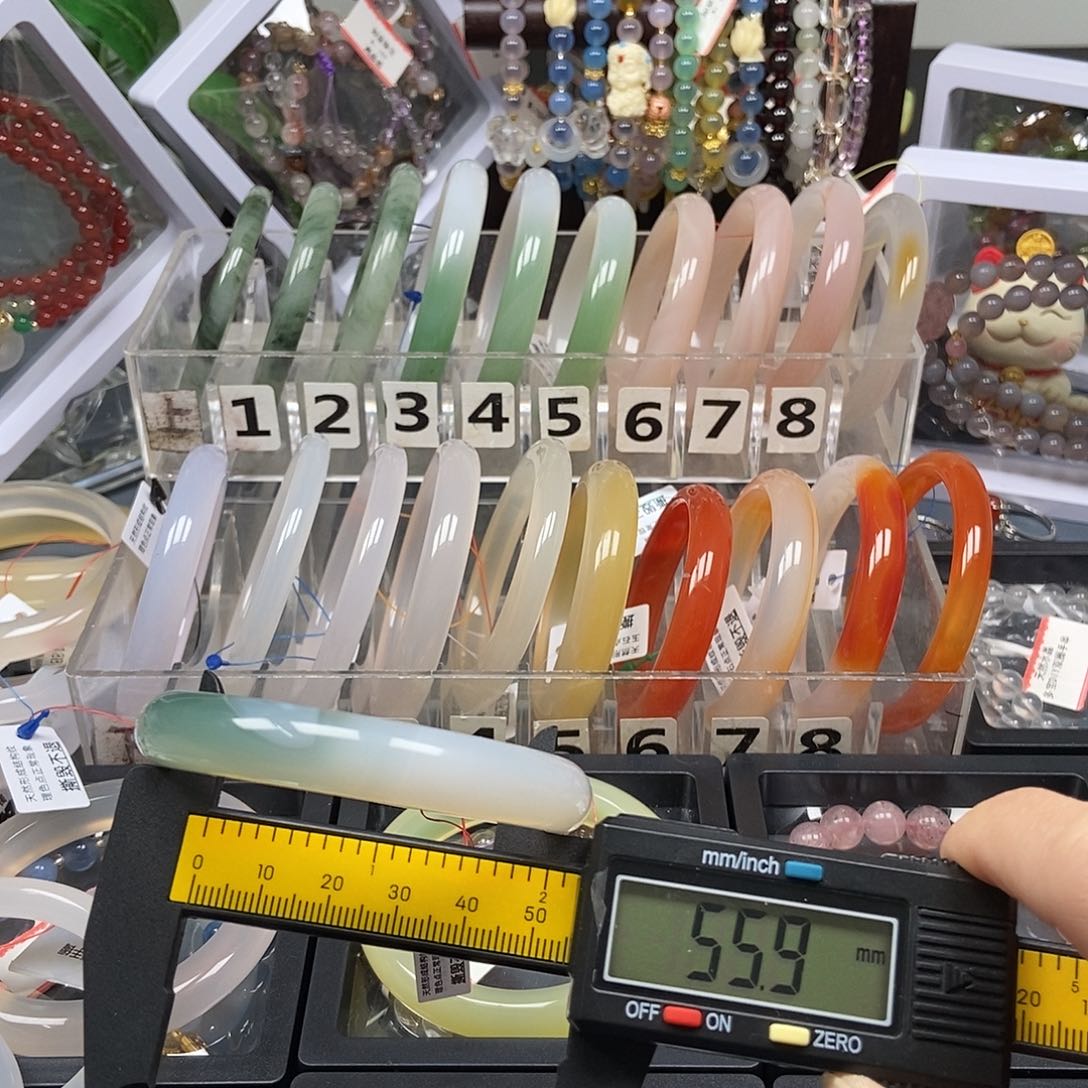 玛瑙/玉髓手镯未镶嵌47