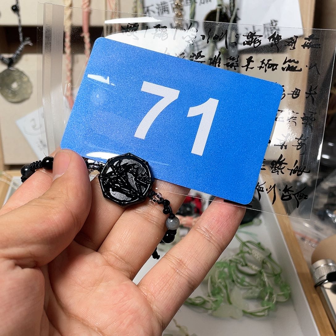 蛇纹石玉颈饰合金