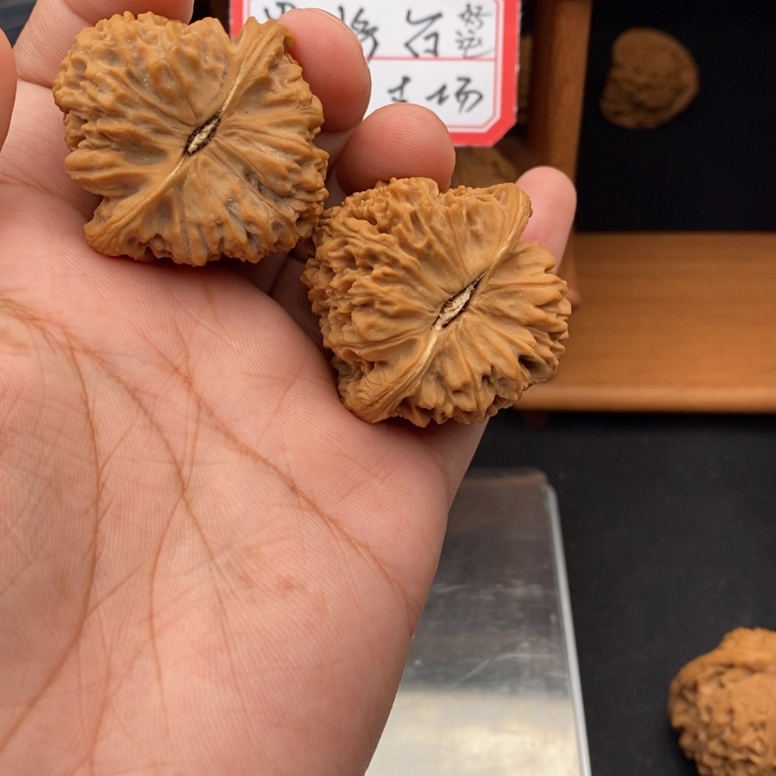 文玩核桃吊坠ƪ****雅好运南将石文玩核桃