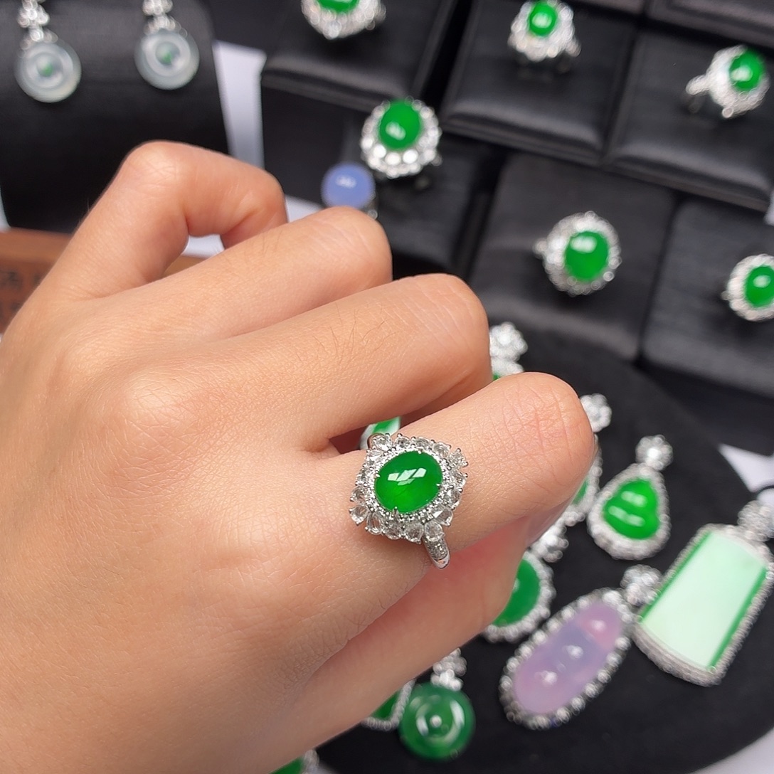 翡翠18K金镶嵌戒指008蛋面戒指