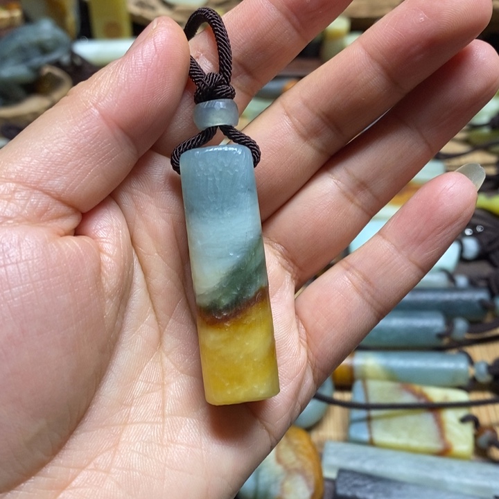 蛇纹石玉未镶嵌挂件