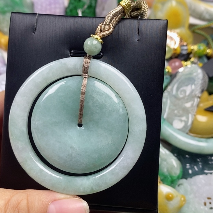 翡翠吊坠(赠链)未镶嵌