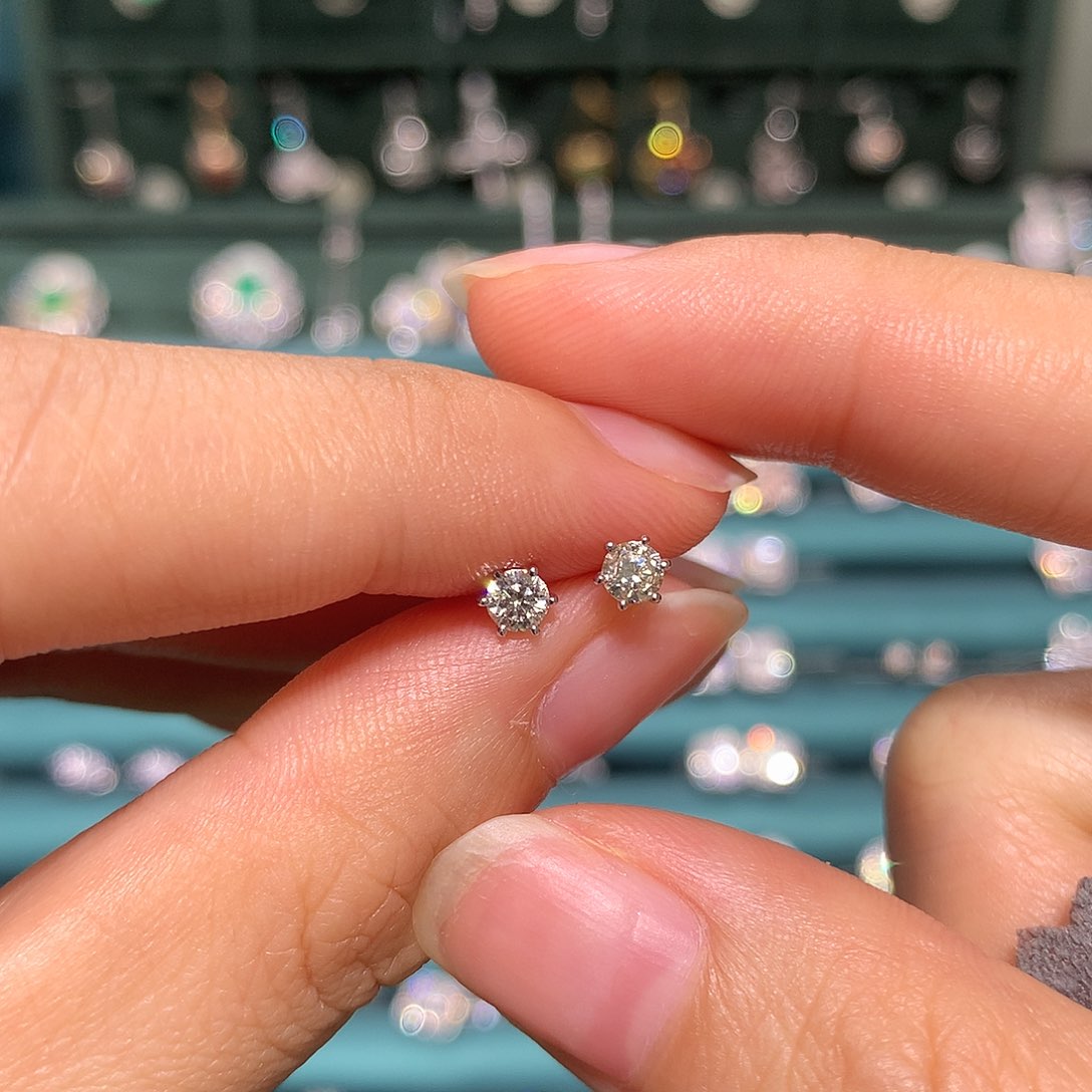 铂Pt900镶嵌耳饰钻石