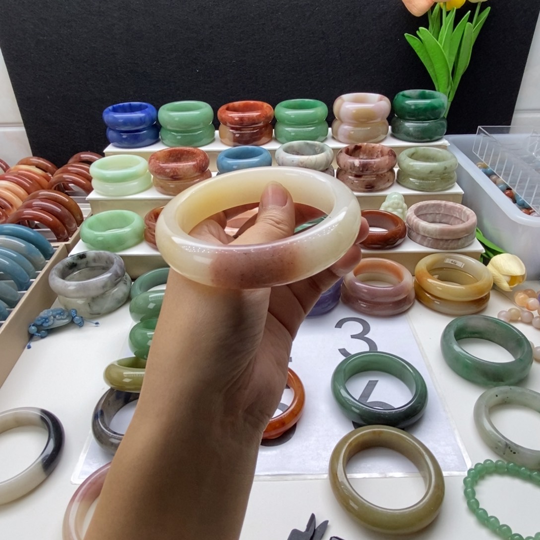 石英岩玉未镶嵌手镯