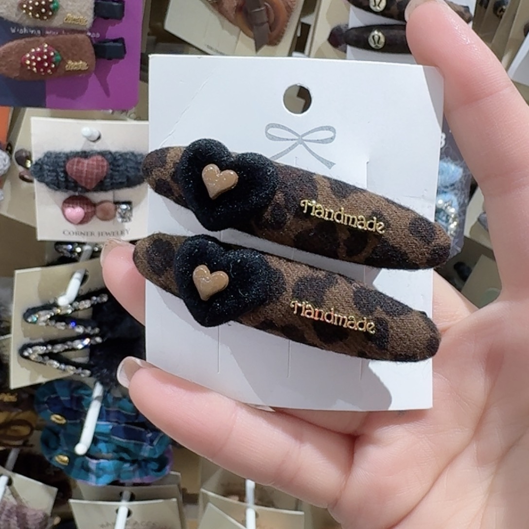 皮质非金属爱心豹纹鸭夹