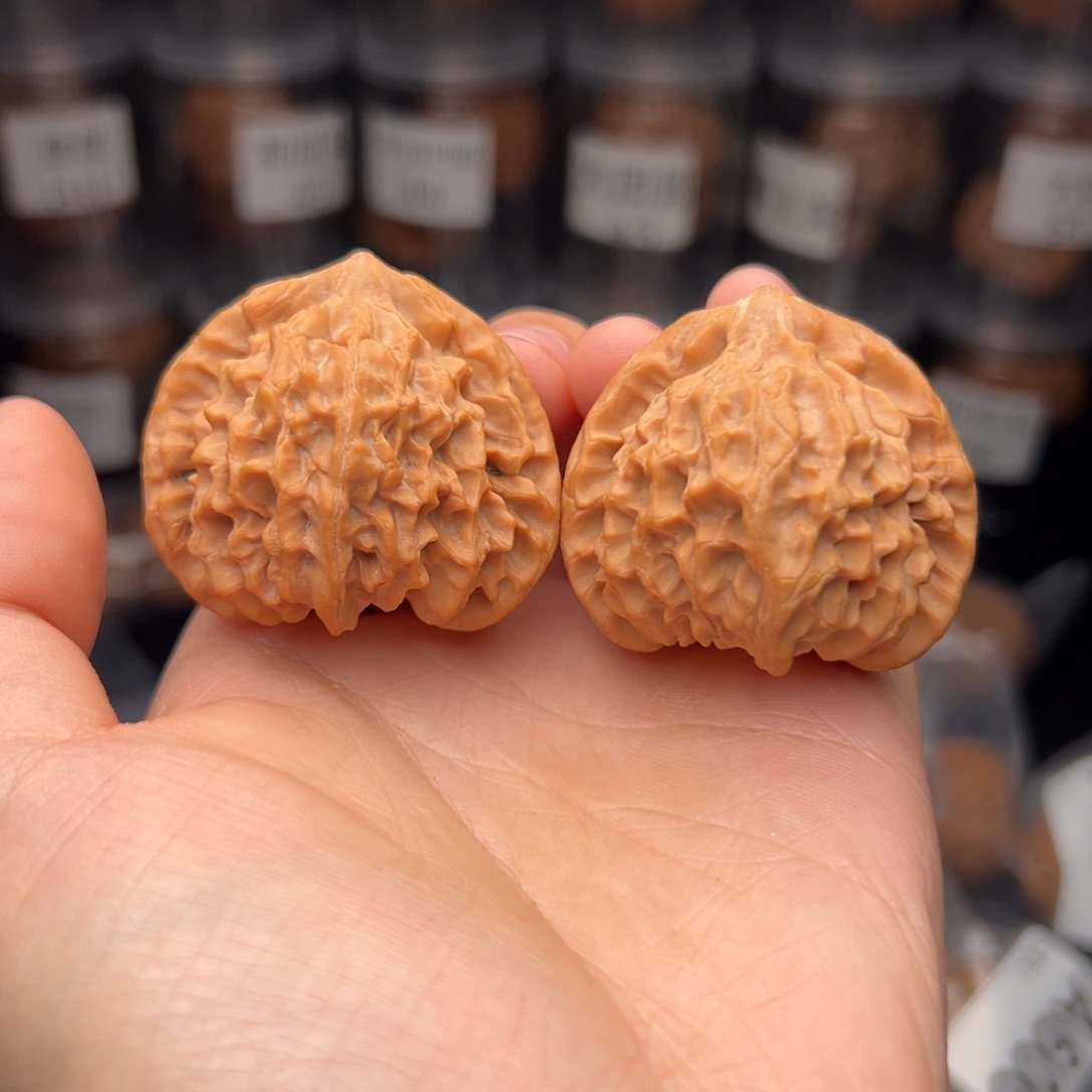 文玩核桃吊坠是***啊龙门涧