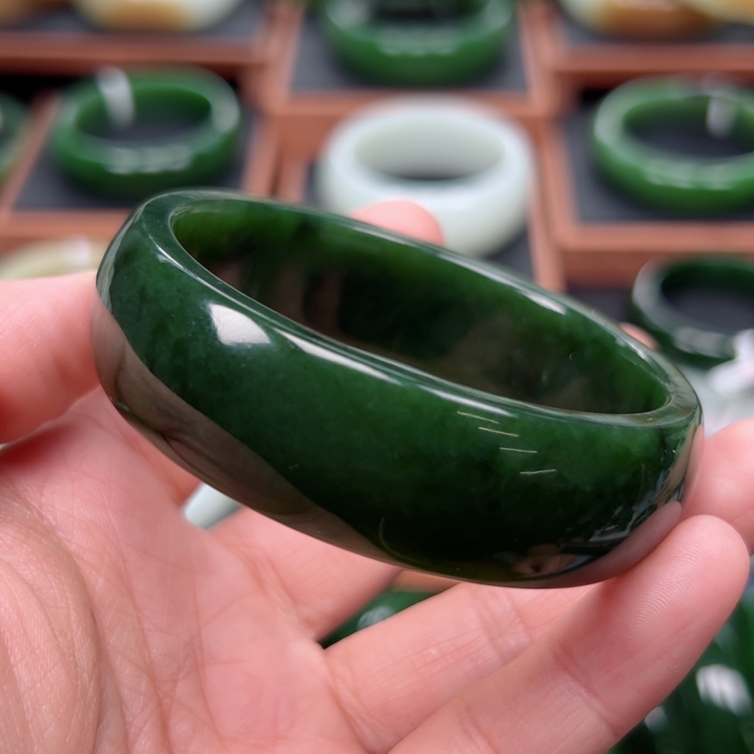 未镶嵌手镯和田玉（碧玉）