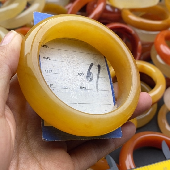 未镶嵌手镯石英质玉