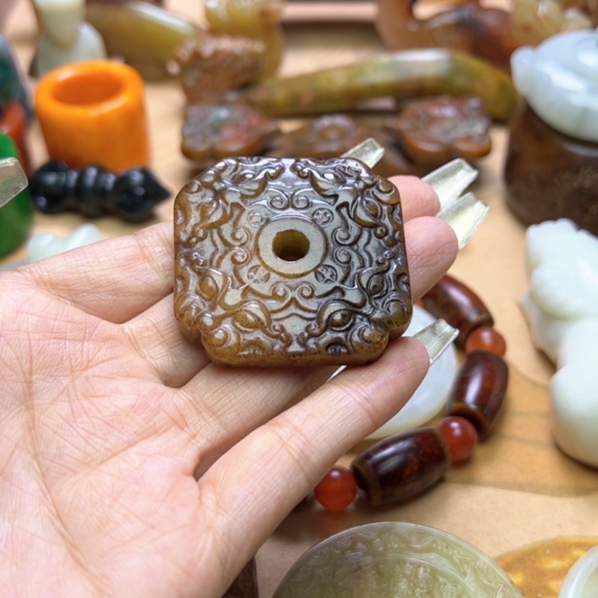 【闪购商品】蛇纹石玉颈饰未镶嵌