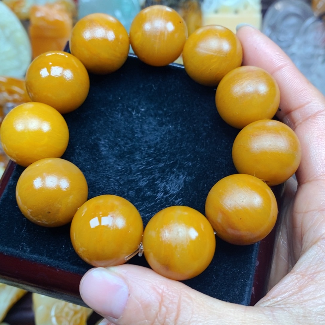 石英质玉（黄龙玉）未镶嵌颈饰