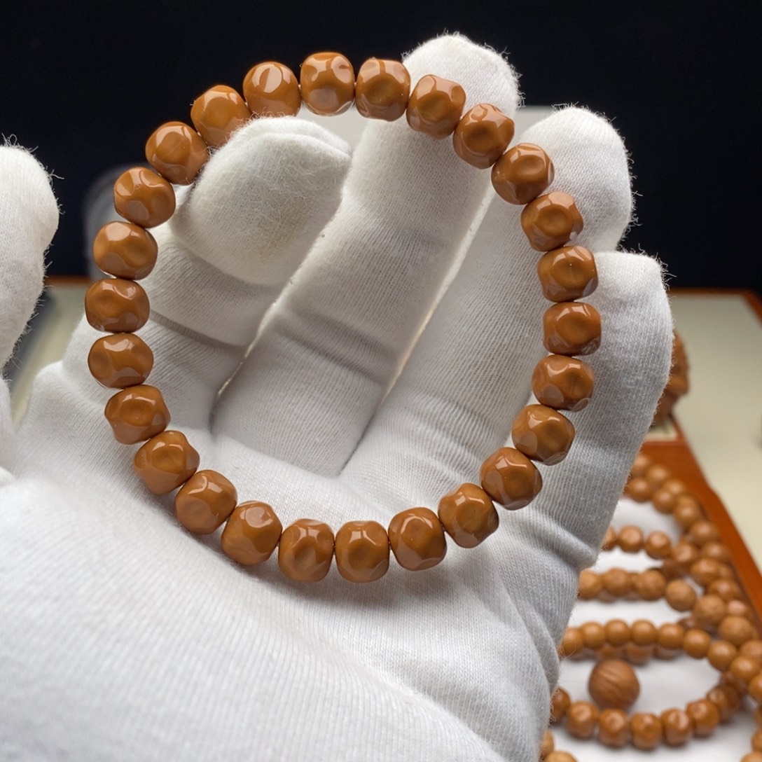 K***生吊坠猴头核桃猴头