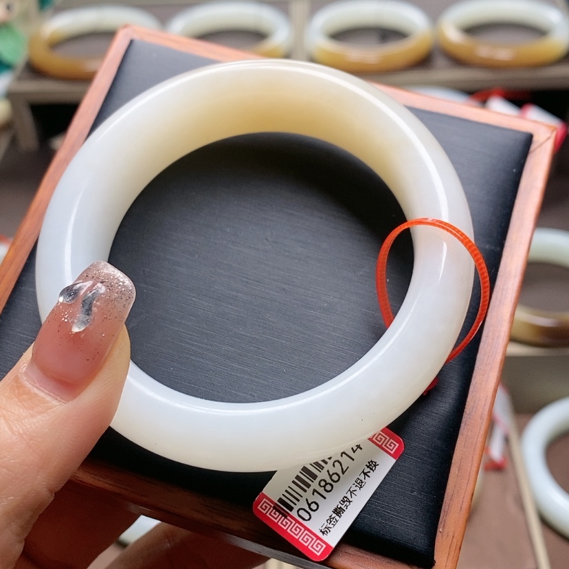 【闪购商品】和田玉手镯未镶嵌