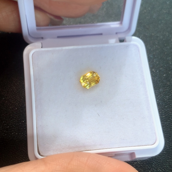 蓝宝石裸石未镶嵌1.03克拉，金丝雀，大证