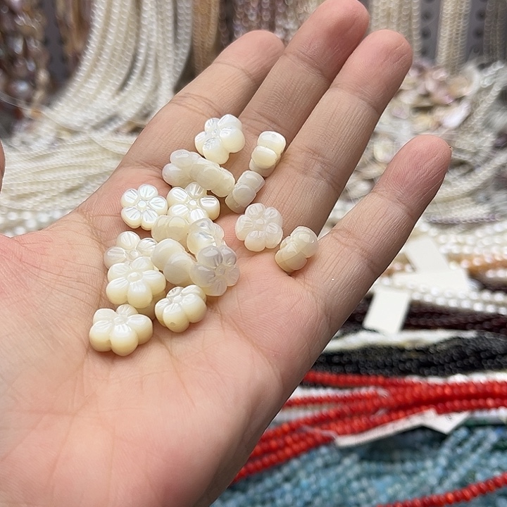 未镶嵌玛瑙/玉髓珠宝半成品3个11-13mm左右白蝶贝雕刻花