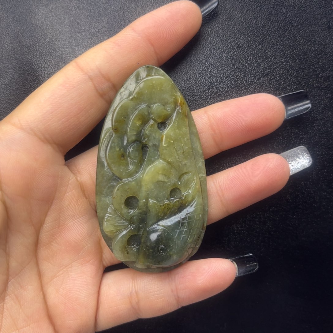 蛇纹石玉颈饰未镶嵌