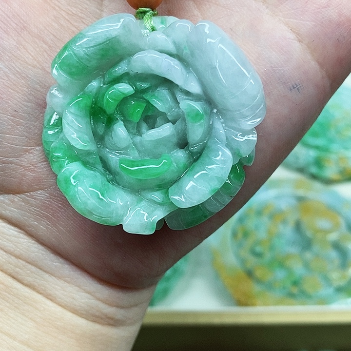 翡翠颈饰未镶嵌翡翠吊坠