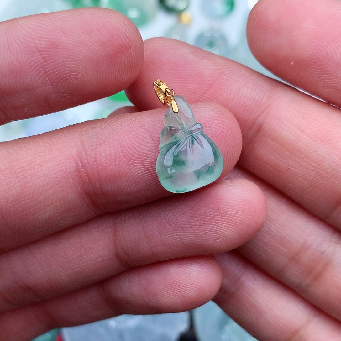 翡翠吊坠(不含链)18K金镶嵌