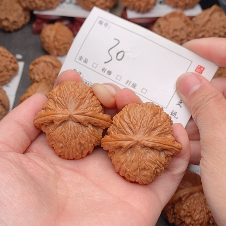 文玩核桃吊坠42白狮子30