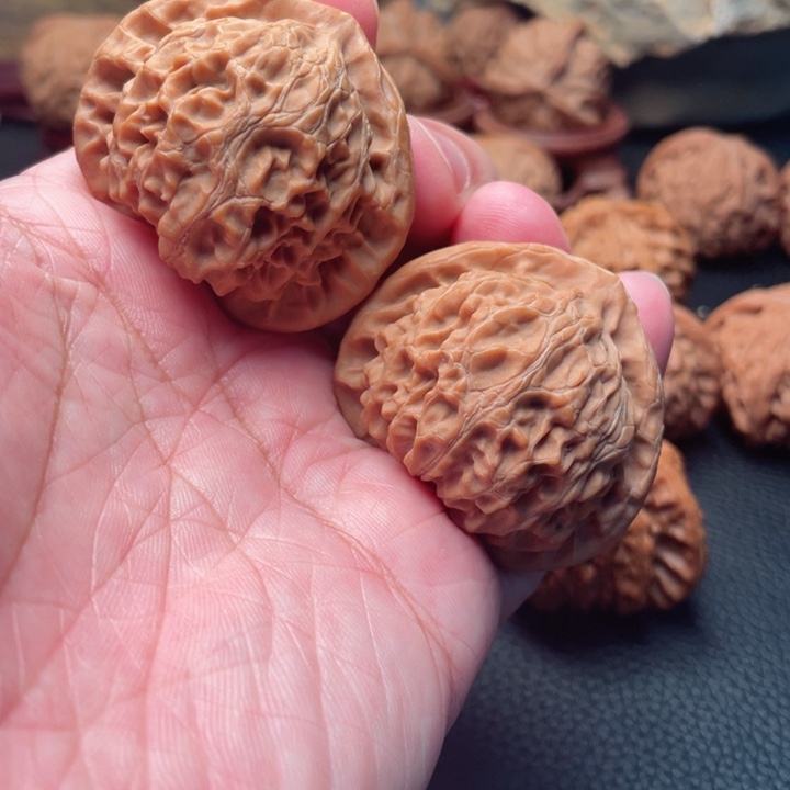 文玩核桃把件44桃心宫灯