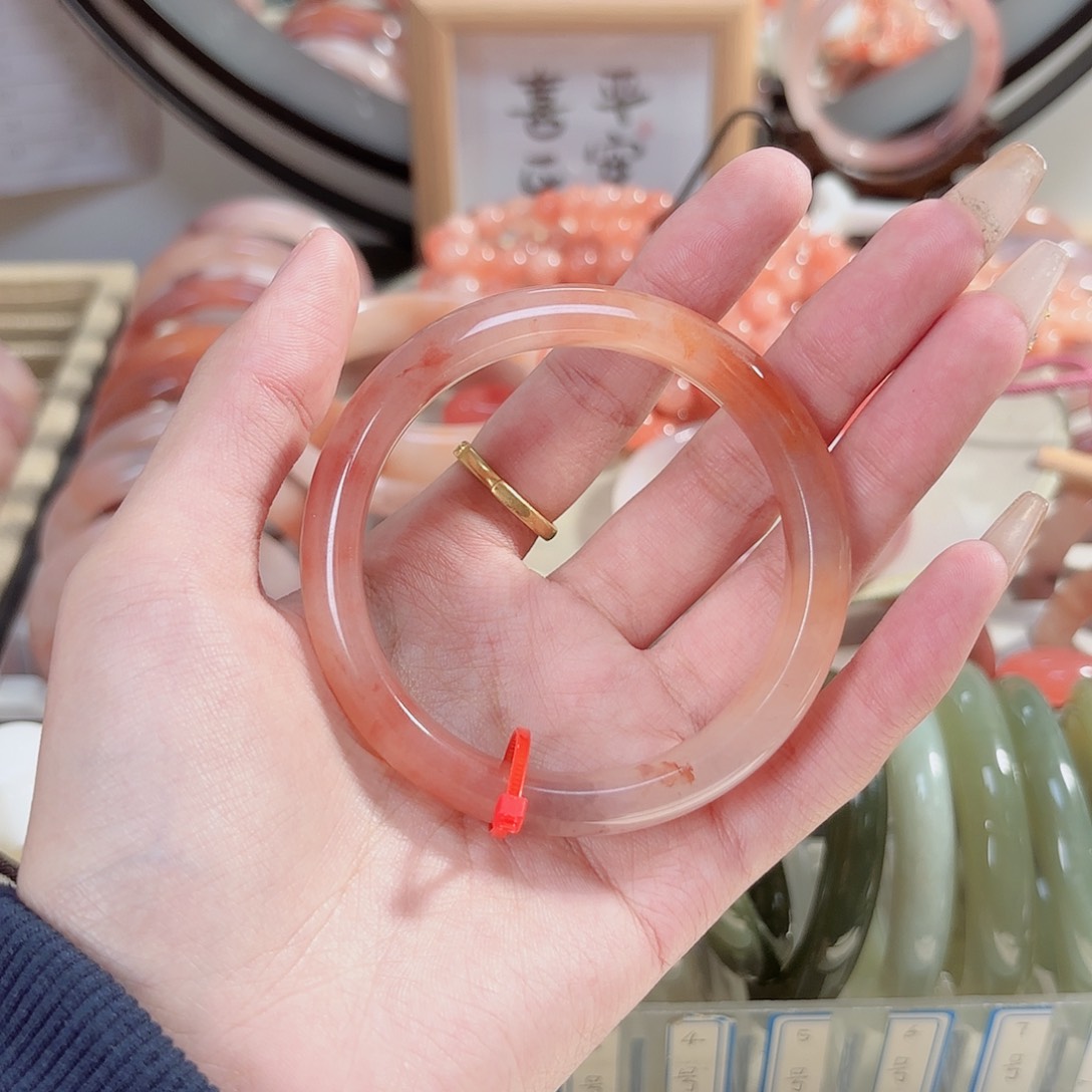 石英质玉手镯未镶嵌大****妹