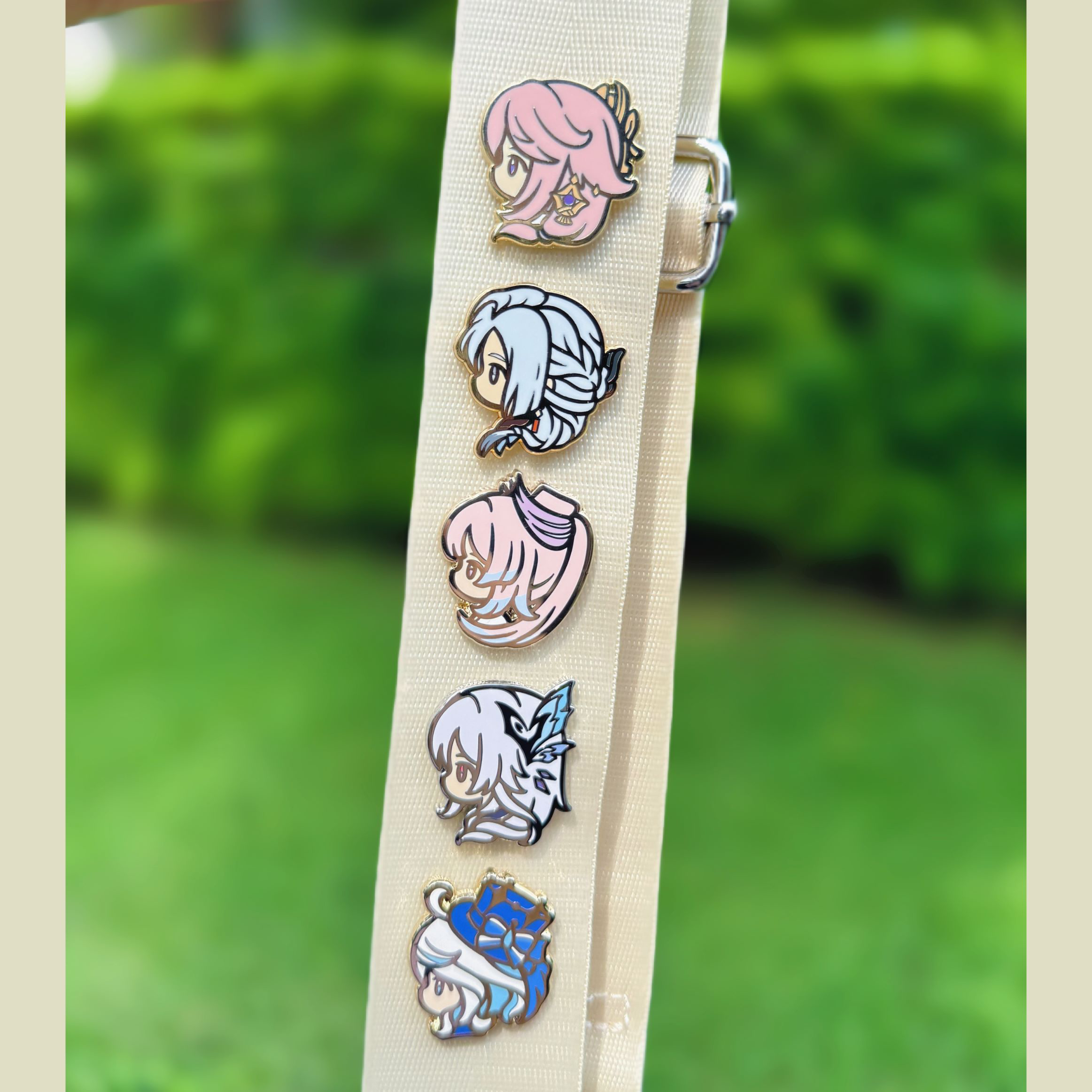 原神同人周边仿珐琅徽章茜特菈莉林尼丝柯克宵宫申鹤心海创意吧唧