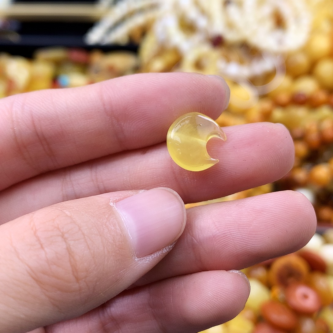 未镶嵌琥珀珠宝奇石