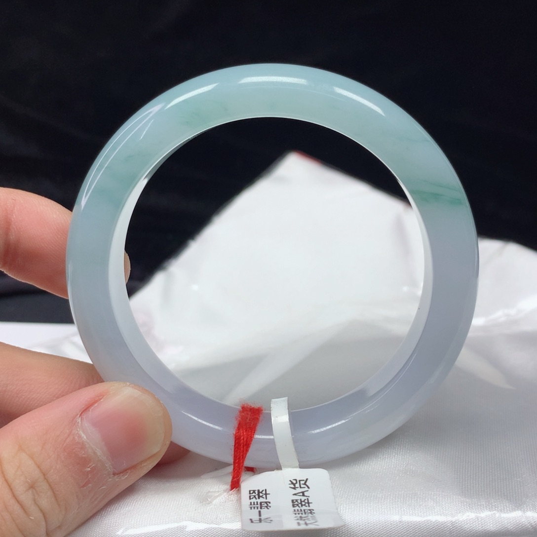 翡翠手镯（圆镯）未镶嵌53.5