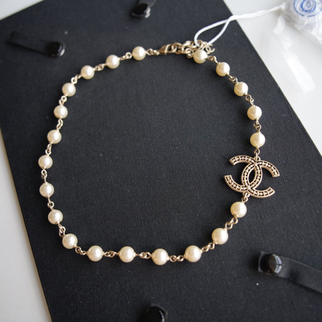 Chanel 镂空双C珍珠项链