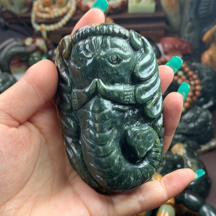 岫岩河磨玉（透闪石质玉）把件未镶嵌