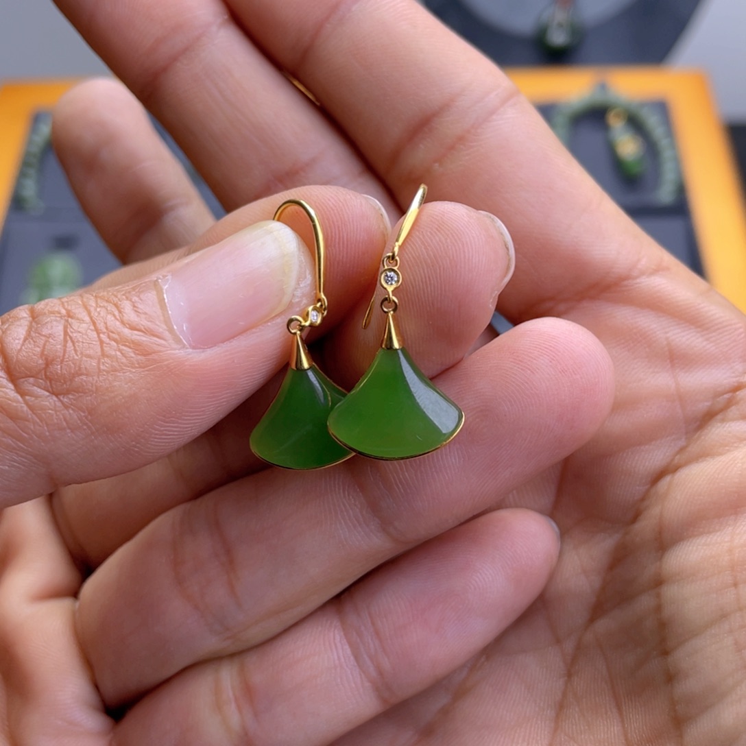 和田玉耳饰18K金镶嵌往***?裙子耳钩