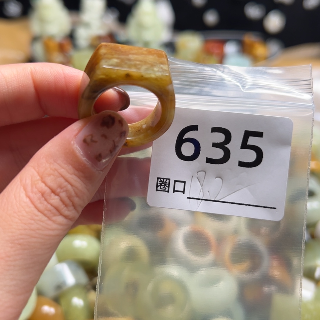 佛***姐蛇纹石玉未镶嵌戒指