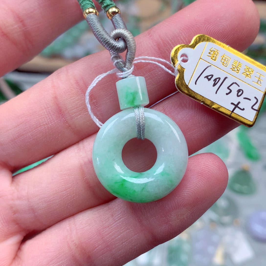 翡翠颈饰未镶嵌翡翠吊坠