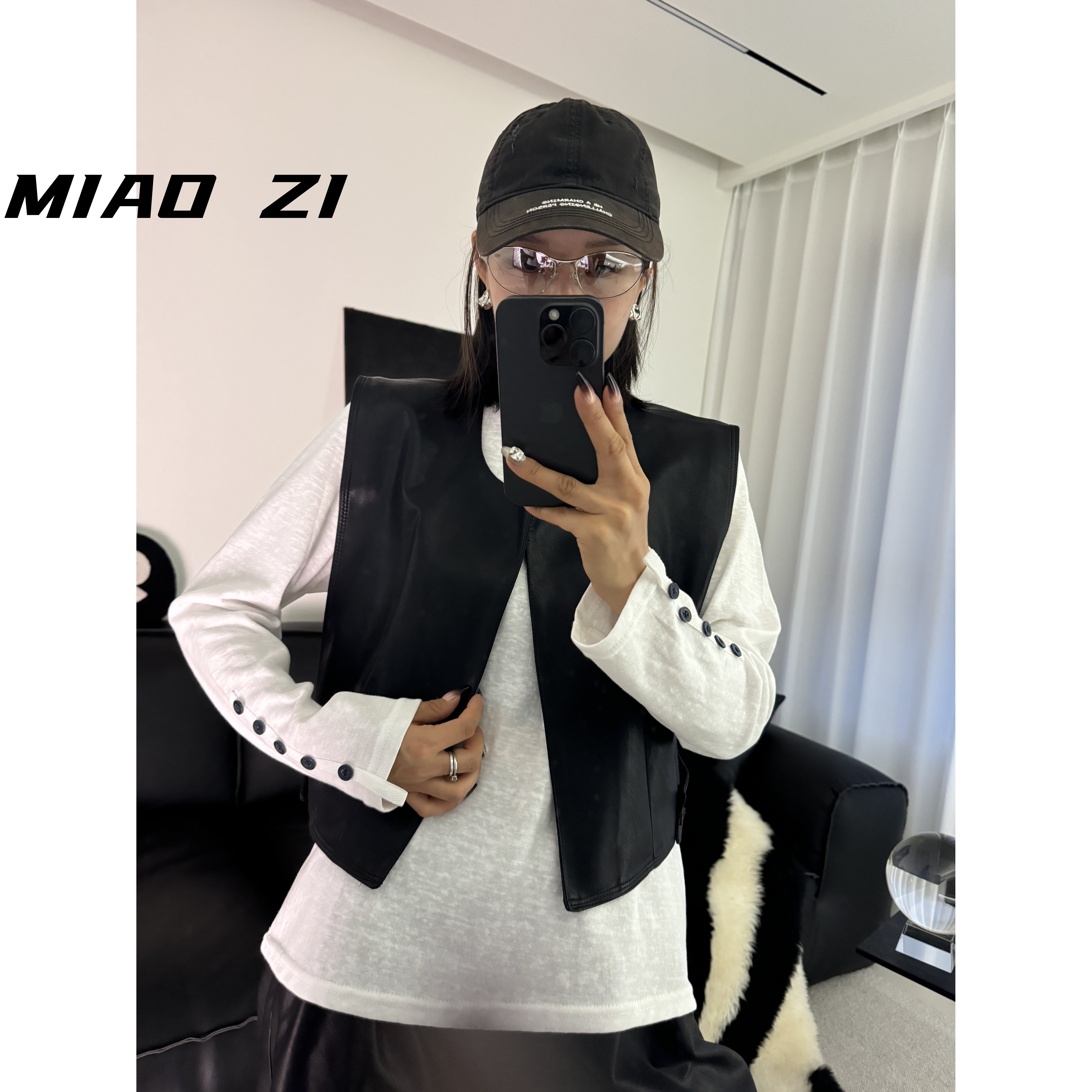 【XIAOZI】秋季新款极简风标准圆领宽松型无袖皮衣时尚设计师小香风