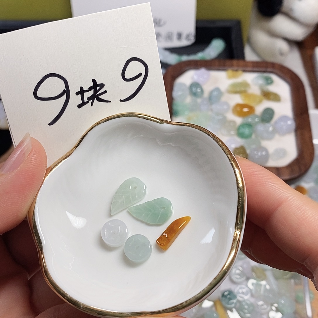 万***姨翡翠未镶嵌颈饰小滴溜