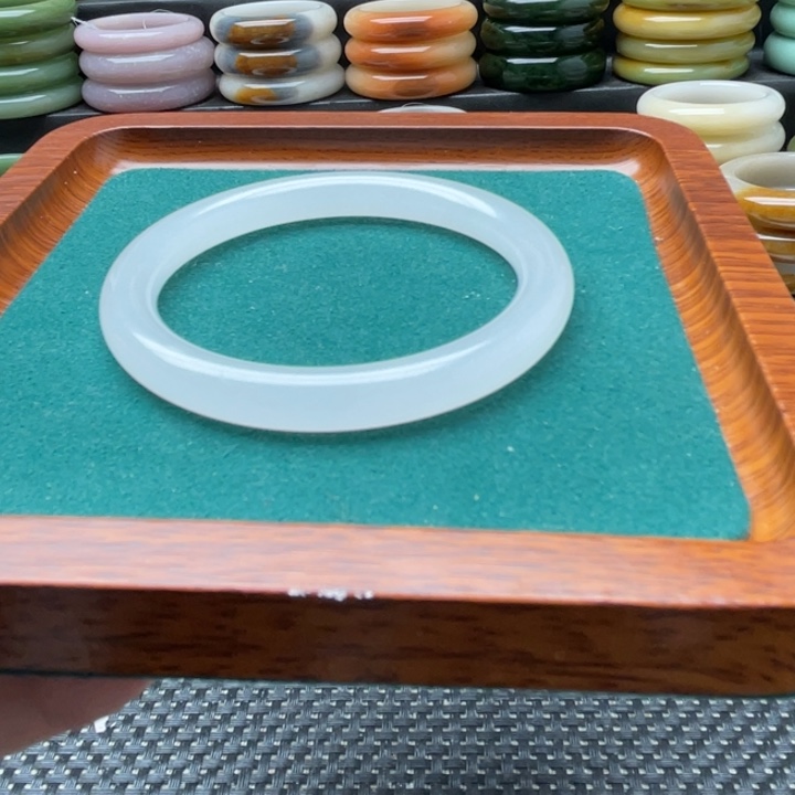 石英质玉手镯未镶嵌