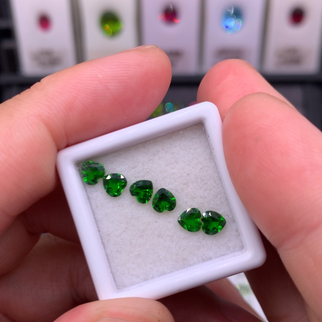 6颗心4裸石未镶嵌透辉石