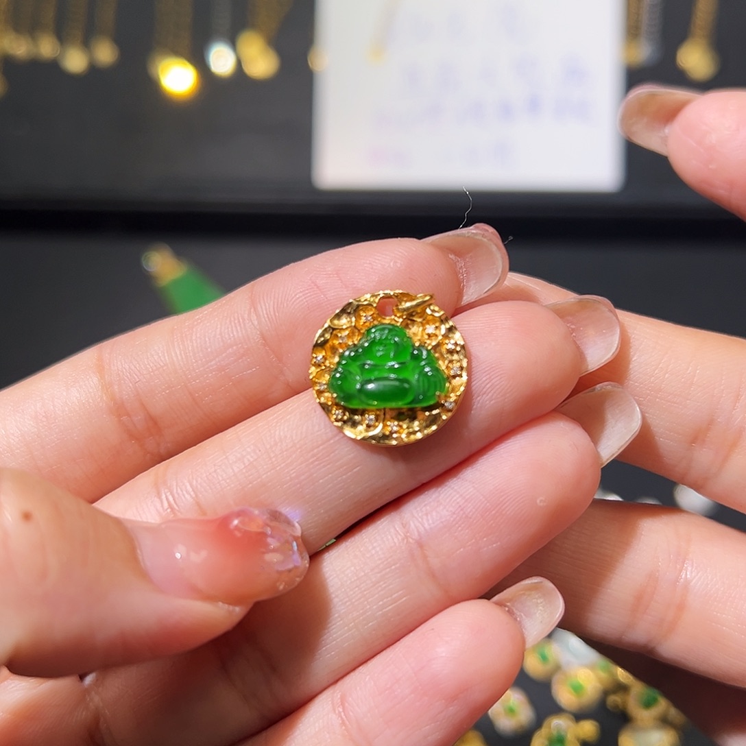 翡翠颈饰18K金镶嵌吊坠