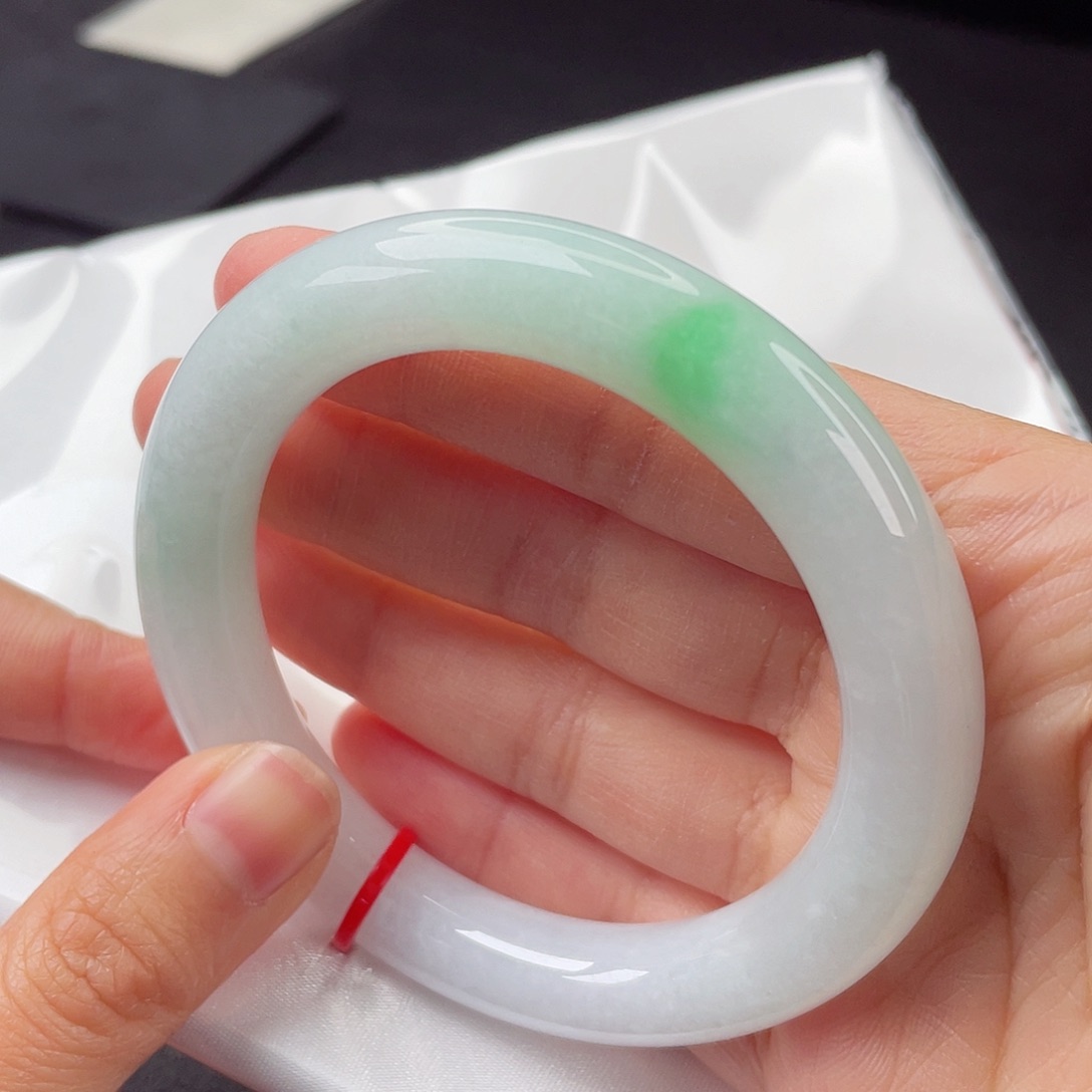 翡翠手镯未镶嵌56圈